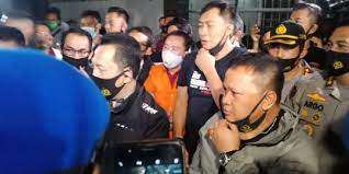 Kabareskrim Listyo Sigit saat membawa Djoko Tjandra dari pelariannnya di Malaysia