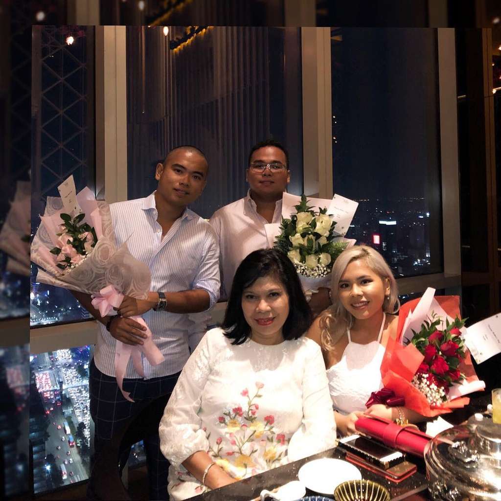 Istri dan ketiga anak Hotman
