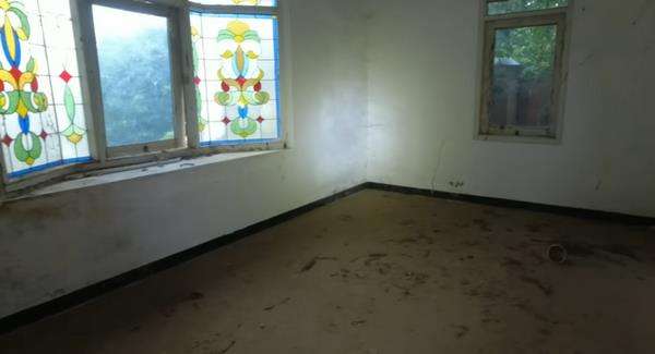 Ruang dalam ruang rumah Suzzanna yang terbengkalai di Semarang.