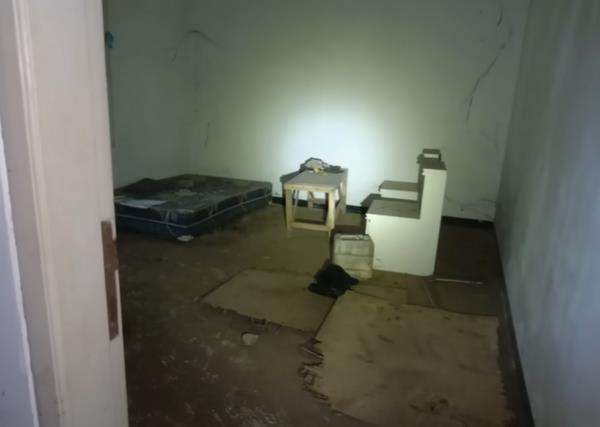 Ruang dalam ruang rumah Suzzanna yang terbengkalai di Semarang.