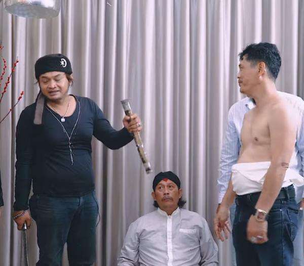 Asosiasi Dukun Indonesia buktikan ilmu kebal itu ada.