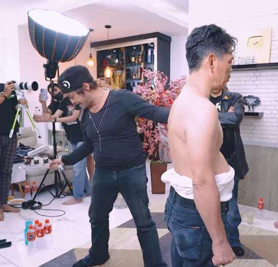 Asosiasi Dukun Indonesia buktikan ilmu kebal itu ada.