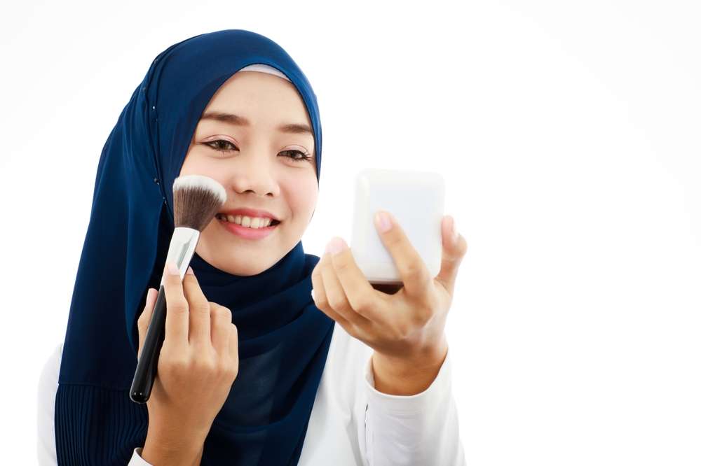 Memakai Bedak