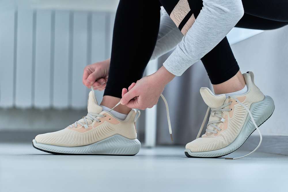 Memakai Sepatu