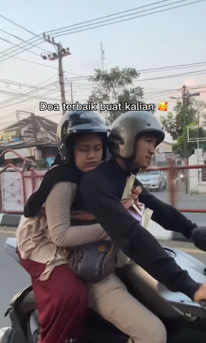 Bonceng Istri yang Hamil, Pria Ini Tulis Pesan Khusus untuk Pengendara Lain