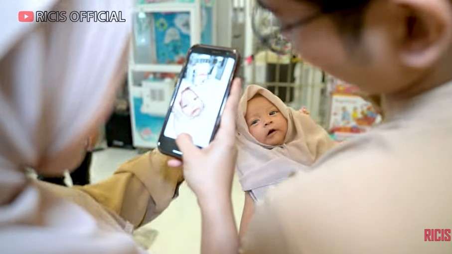 Moana putri Ricis dan Ryan pakai hijab Moana putri Ricis dan Ryan pakai hijab