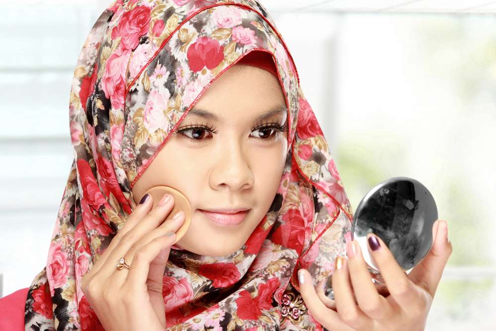 Memakai Bedak