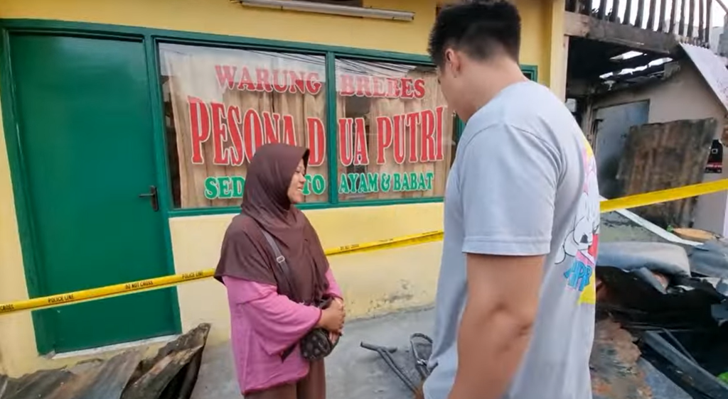 Baim Wong Kunjungi Kebakaran Simprug