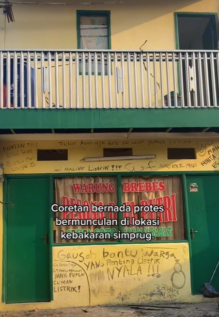 Coretan Protes Warga Simprug