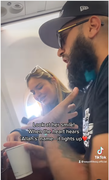 Kisah Bule Cantik Bersyahadat Saat Pesawat Terbang di Langit Amerika