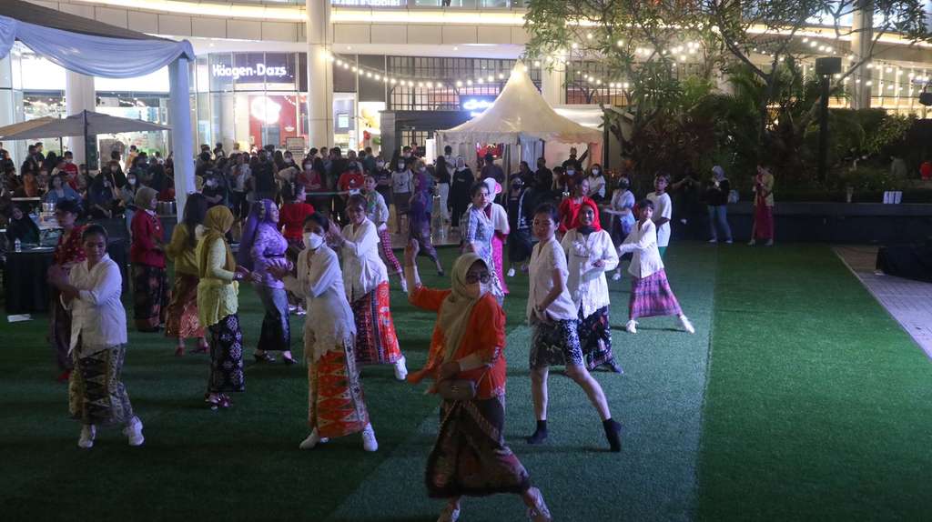 Kebaya Berdansa