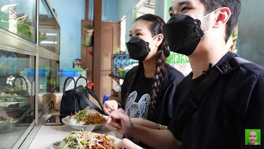 Sisca Kohl makan jengkol Sisca Kohl makan jengkol