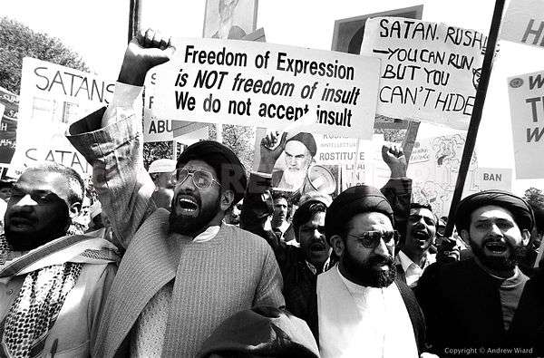 Demo protes Ayat-Ayat Setan