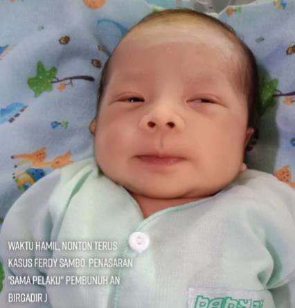 Waktu hamil pantegin kasus Ferdy Sambo, pas lahiran bayinya dibilang mirip.