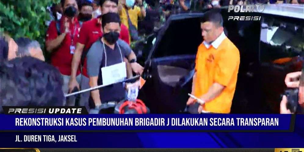 Ferdy Sambo Pakai Sarung Tangan Hitam Saat Tiba di TKP Penembakan