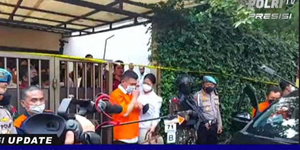 Romantisme Ferdy Sambo dan Putri Candrawathi Saat Rekonstruksi