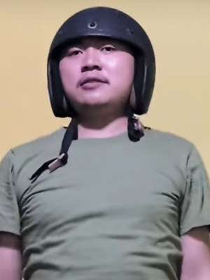 Helm pemusnah ketampanan.