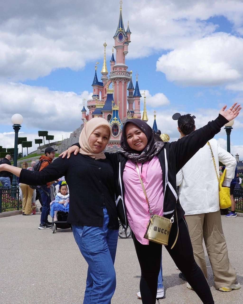 Rini dan Lala pengasuh Rafathar dan Rayyanza Rini dan Lala pengasuh Rafathar dan Rayyanza