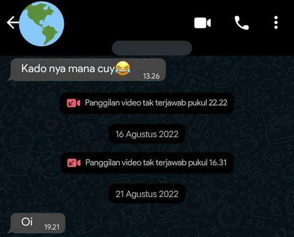 Udah diberi amplop, pengantin nagih kado.