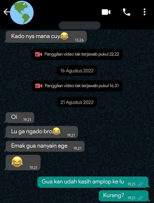 Udah diberi amplop, pengantin nagih kado.