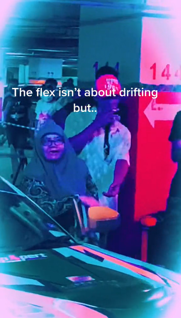 Viral Emak-emak Berhijab Jago Ngedrift ala Film Tokyo Drift
