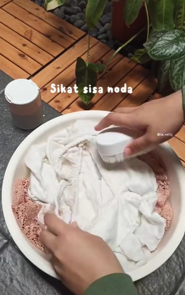 Mencuci Mukena Mencuci Mukena