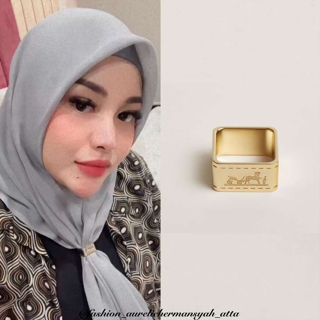 Aurel Hermansyah Pakai Scarf Ring Bermerek