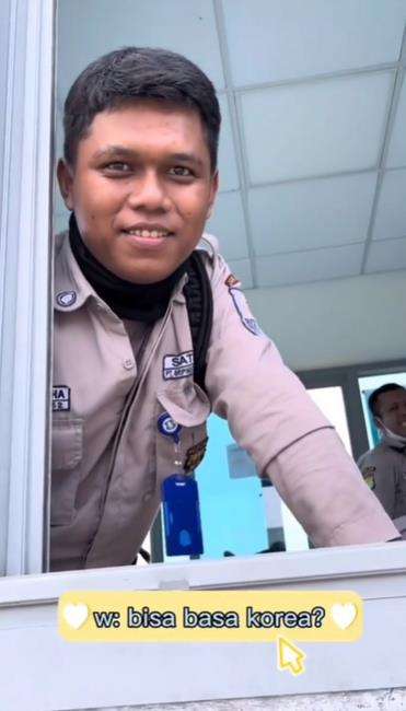 Viral satpam lancar berbahasa Korea.
