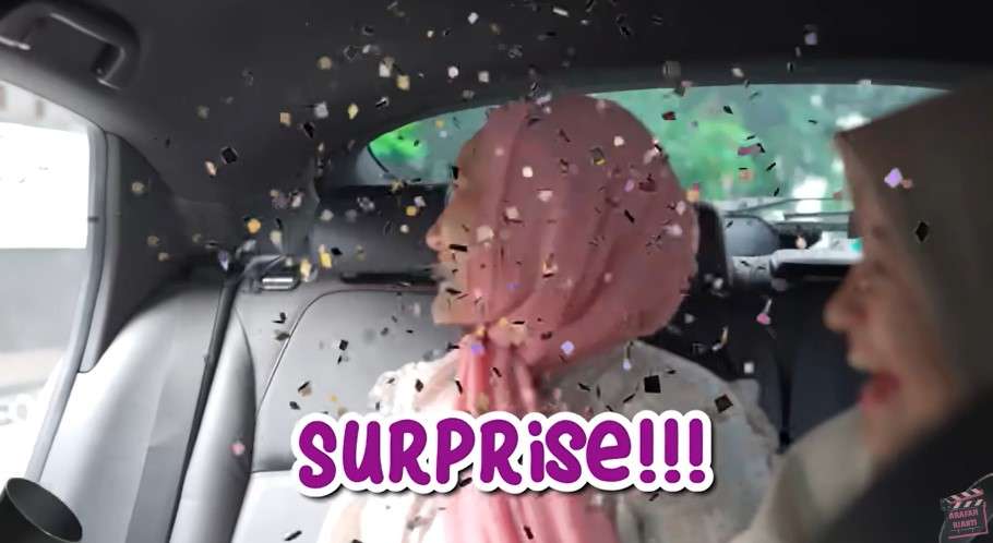Arafah beri adiknya hadiah mobil