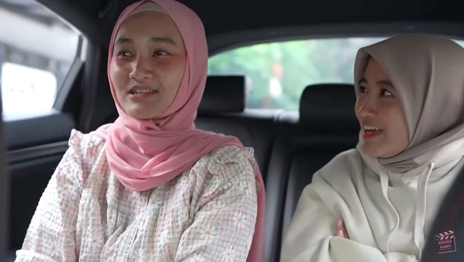 Arafah beri adiknya hadiah mobil
