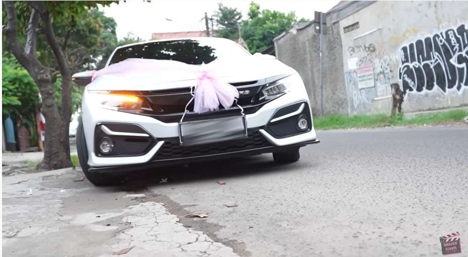 Arafah beri adiknya hadiah mobil
