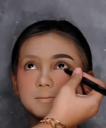 Memakai Eyeshadow