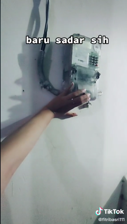 tetangga curi listrik