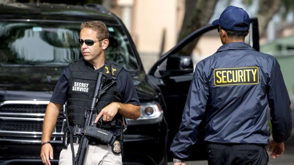 FBI saat mengerebek kediaman Trump di Mar-a-Lago