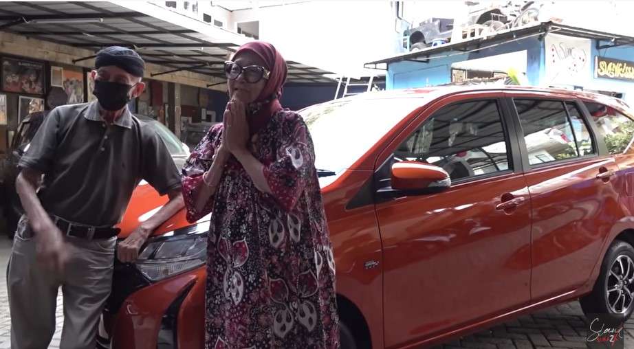 Raffi Ahmad belikan bunda Ifeet mobil baru