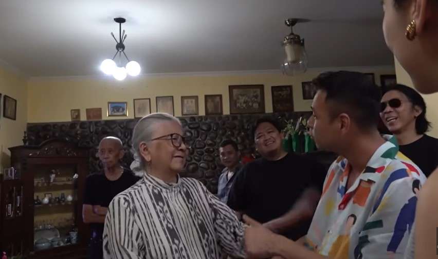 Raffi Ahmad belikan bunda Iffet mobil baru