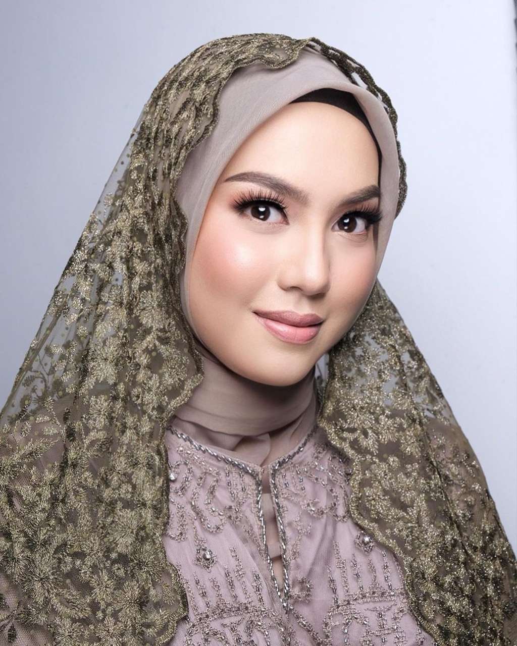Makeup Sebelum Acara Pernikahan