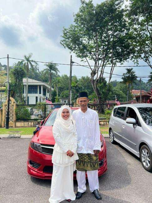Suamiku dulu ayah angkatku.