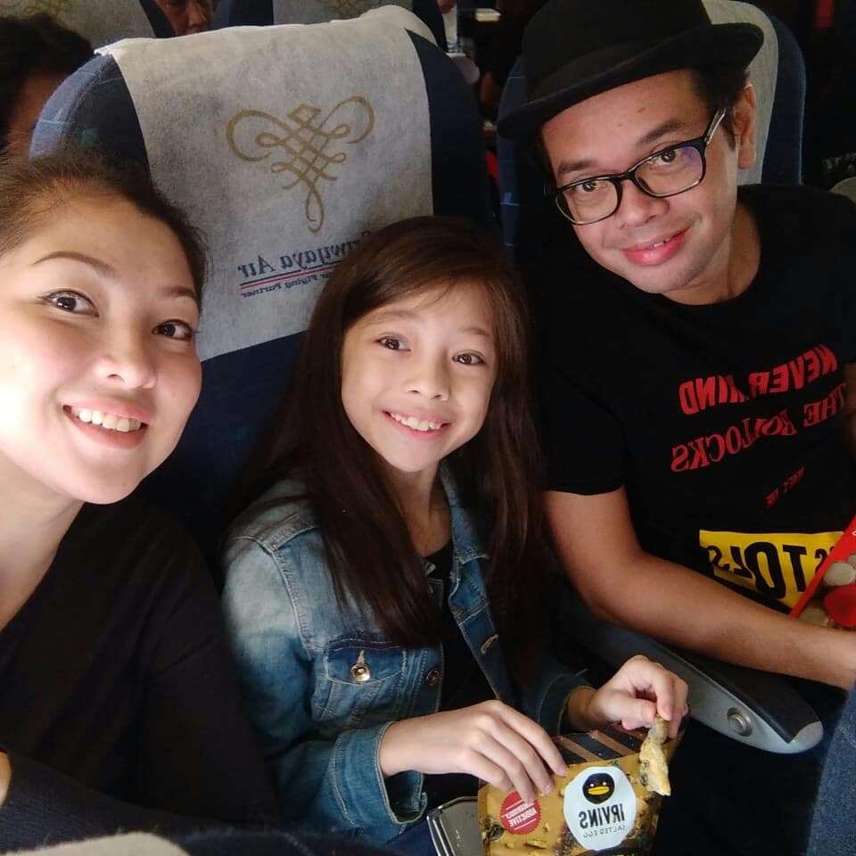 Nada bersama kedua orangtuanya Nada bersama kedua orangtuanya