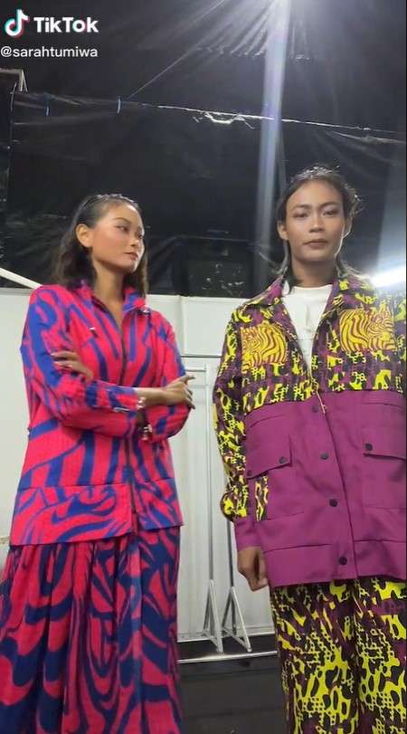 Sarah dan Bonge main Tiktok bareng