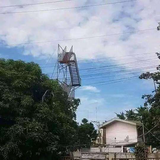 Potret deretan tangga yang bikin bingung dan gagal paham.