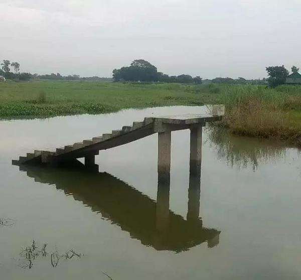 Potret deretan tangga yang bikin bingung dan gagal paham.