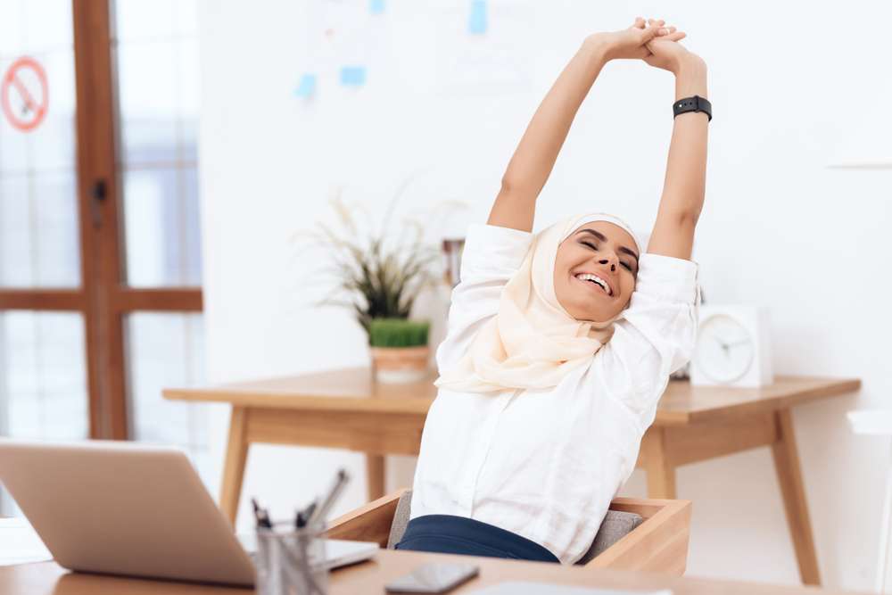 Terlalu Banyak Duduk Seharian di Tempat Kerja? Ini Tips Menjaga Tubuh Tetap Langsing dan Sehat