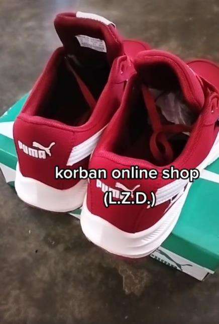 Beli sepasang sepatu malah dapat dua merek berbeda.