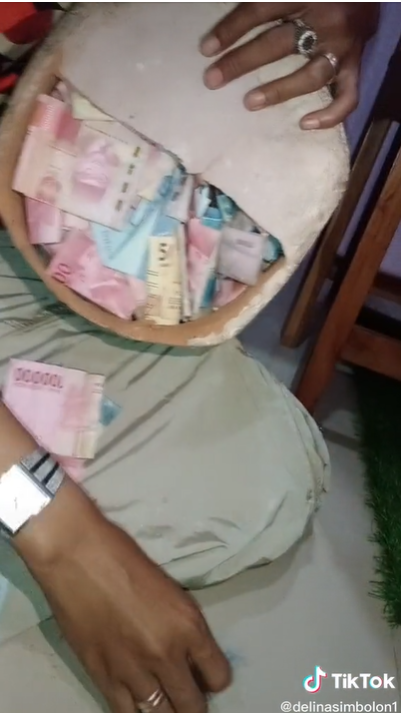 Viral Wanita Bongkar Celengan Hasil Nabung 2 Tahun, Nominalnya Fantastis