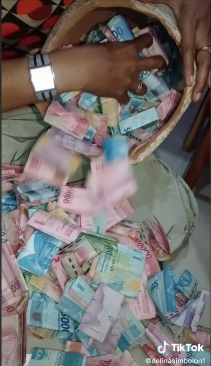 Viral Wanita Bongkar Celengan Hasil Nabung 2 Tahun, Nominalnya Fantastis