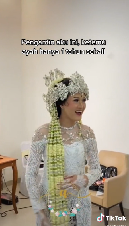 Momen Haru Pertemuan Pengantin dengan Ayah yang Jarang Pulang