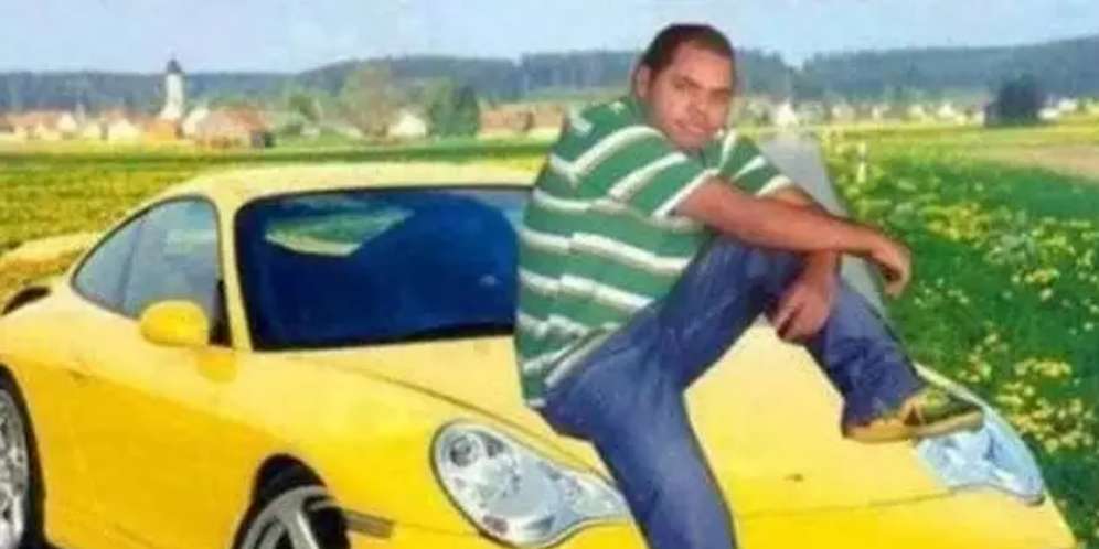 7 foto editan pria dengan kendaraan mewah.