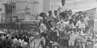 Demosntrasi massa pada akhir kekuasaan Soekarno Demosntrasi massa pada akhir kekuasaan Soekarno