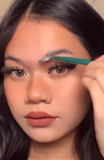 Memakai Brow Soap